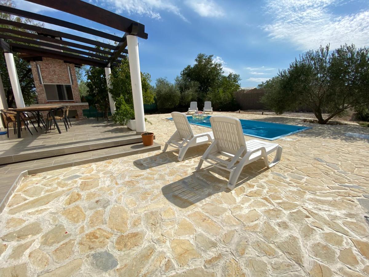 Stankovci  Villa Bubica- Cozy Holiday Home In Rural Area With Pool מראה חיצוני תמונה