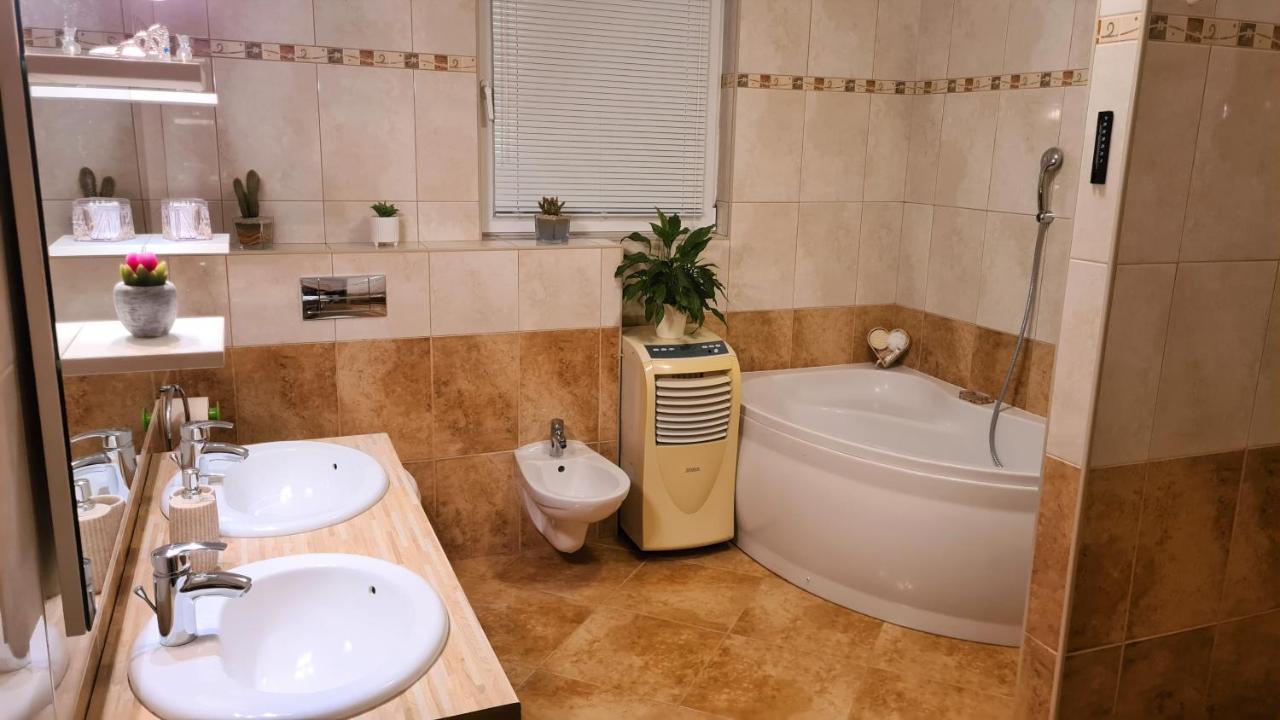 Stankovci  Villa Bubica- Cozy Holiday Home In Rural Area With Pool מראה חיצוני תמונה