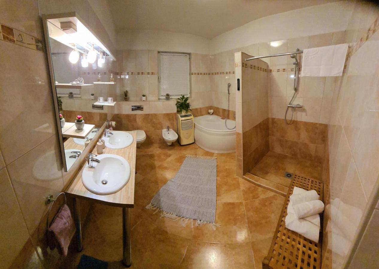 Stankovci  Villa Bubica- Cozy Holiday Home In Rural Area With Pool מראה חיצוני תמונה