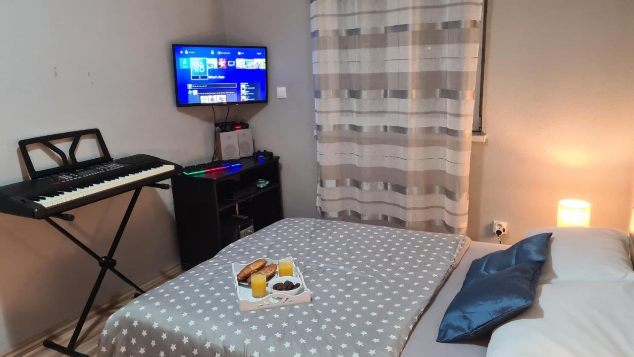 Stankovci  Villa Bubica- Cozy Holiday Home In Rural Area With Pool מראה חיצוני תמונה